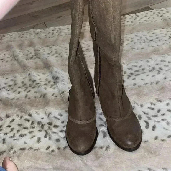 Women’s Donald/Pliner Boots - Picture 2 of 7